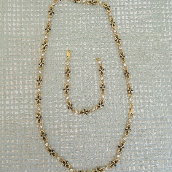 Vintage Set of Necklace & Bracelet Infinity, Black Beads, Gold Tone w/ Crystals - Picture 4 of 7